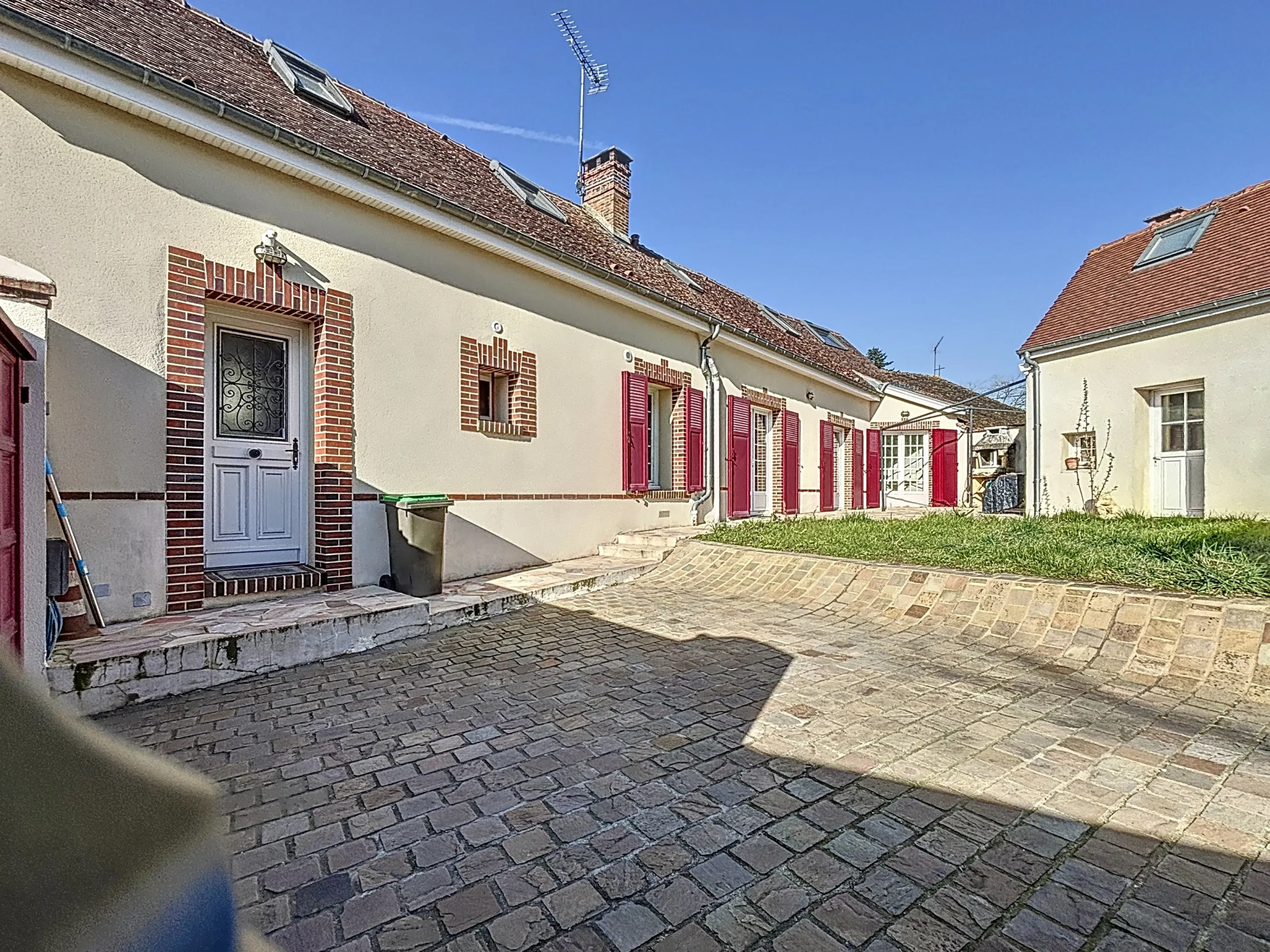 Longère et dépendance Chérisy Dreux longère village dépendance Chérisy Dreux